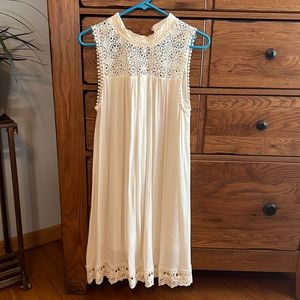 Off white flowy dress, size L. New without tags.